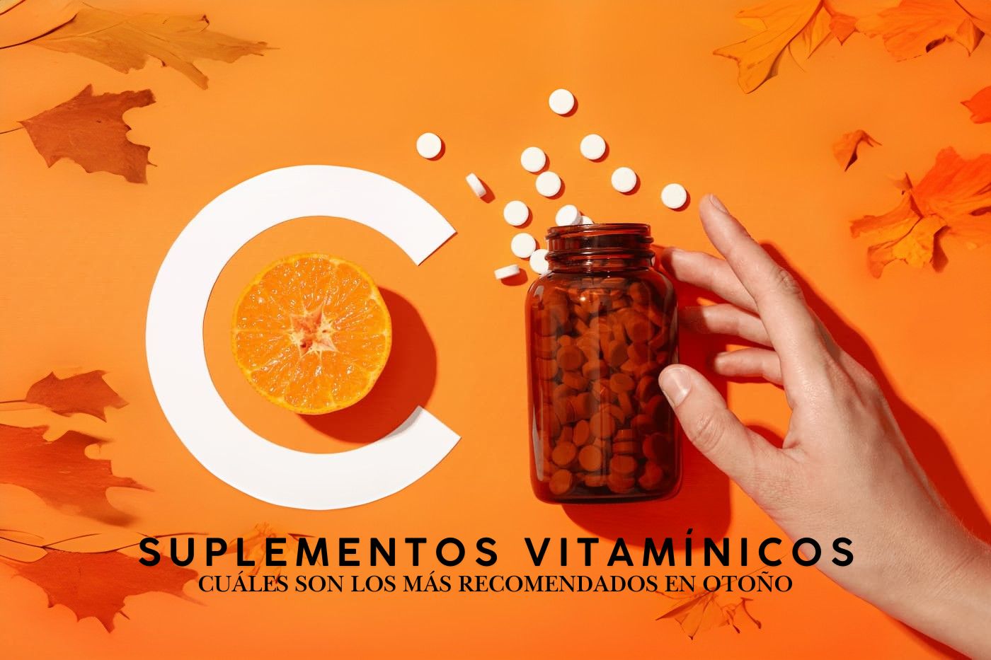 Un pote de vitamina C abierto con comprimidos exparsidos sobre un fondo naranja